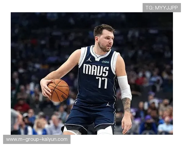 东契奇示范级突破上篮，独行侠保持领先